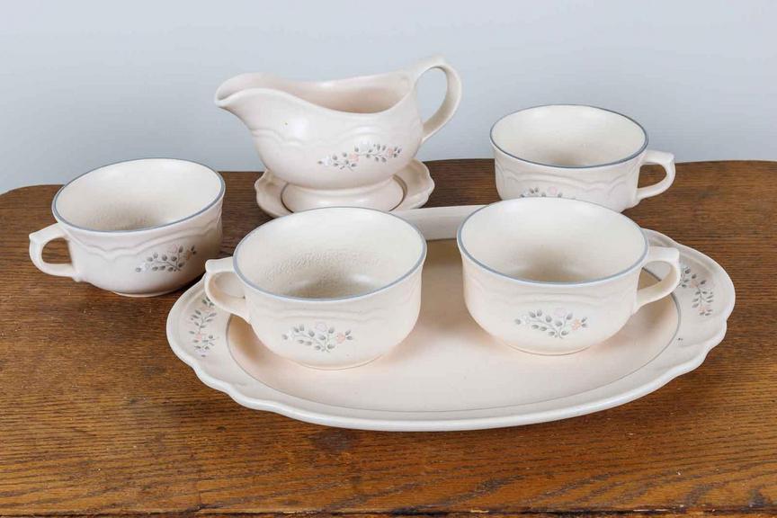 Auction Ohio Pfaltzgraff Dish Set