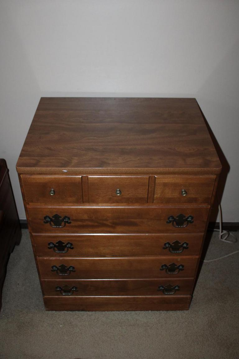 Auction Ohio Ethan Allen Chest of Drawers