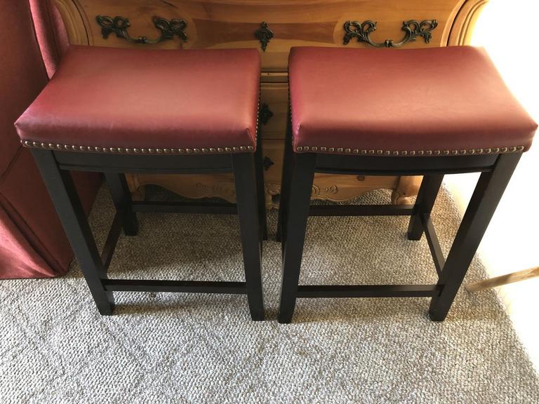 Auction Ohio Pair of Bar Stools