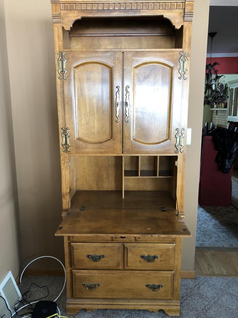 Auction Ohio Bookcase w/ Desk