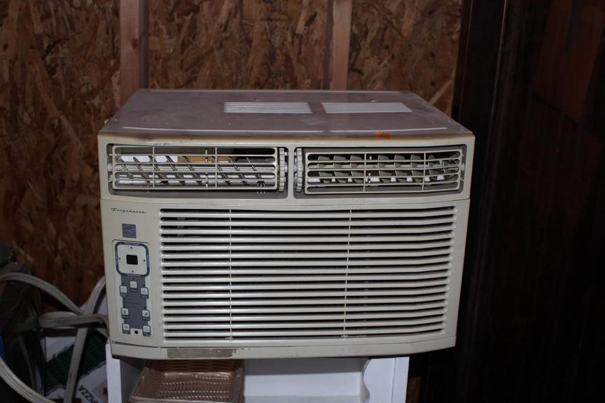 Auction Ohio Window Air Conditioner