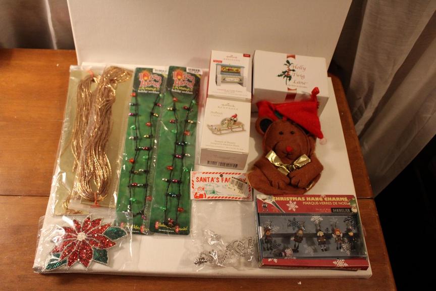 Auction Ohio Hallmark Keepsakes/Décor