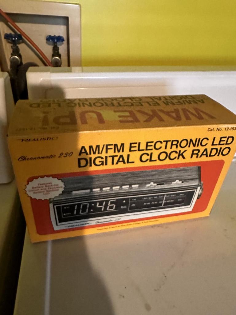 Auction Ohio New old stock radio