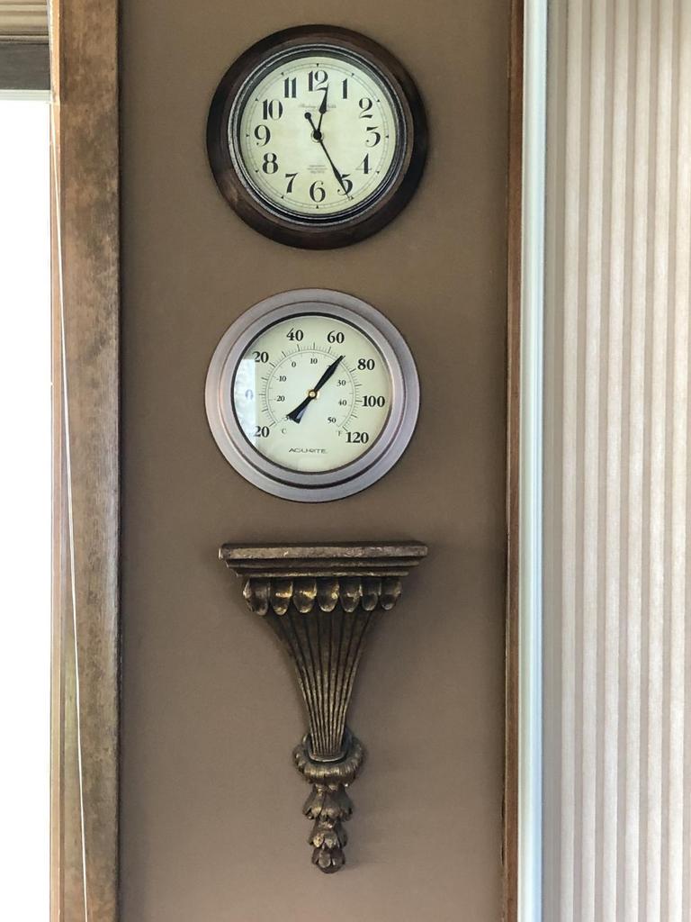 Auction Ohio Wall Clock Etc