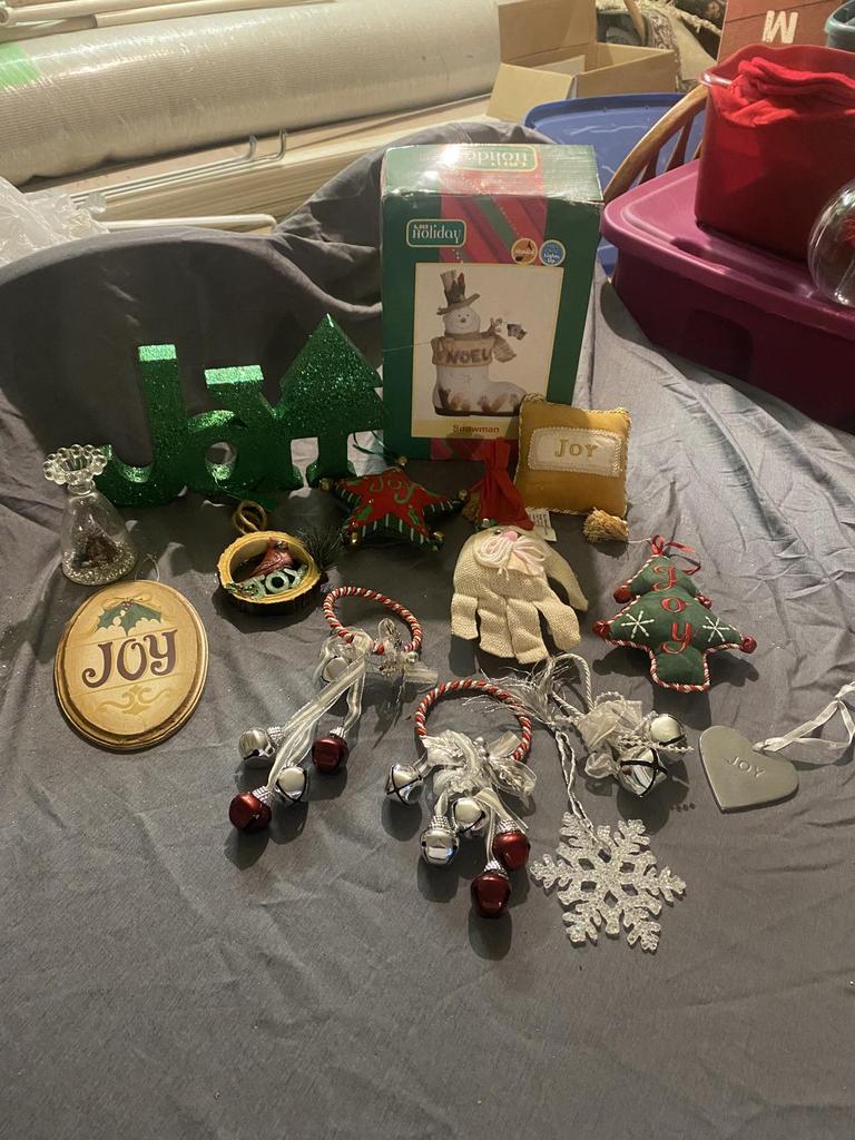Auction Ohio Misc. Ornaments/ décor