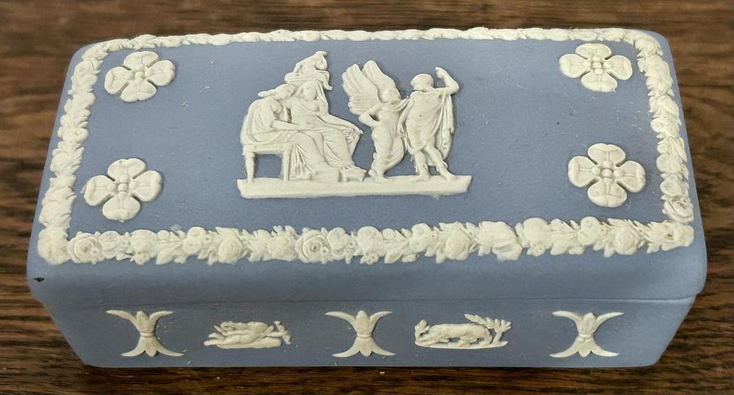 Auction Ohio Wedgwood Box