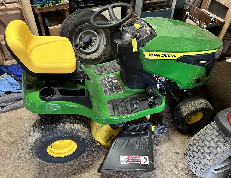 Auction Ohio John Deere Riding Lawn Mower