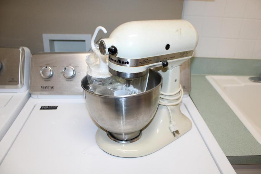 Auction Ohio KitchenAid Stand Mixer