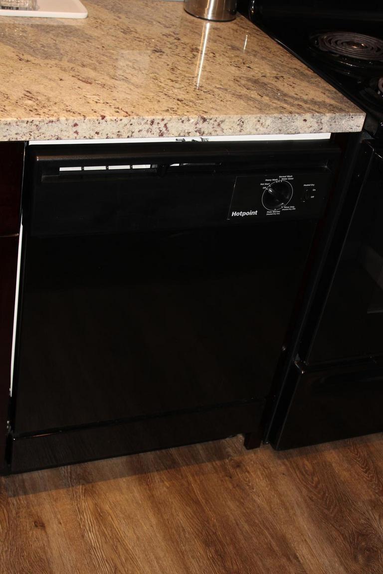 Auction Ohio GE Hotpoint Dishwasher