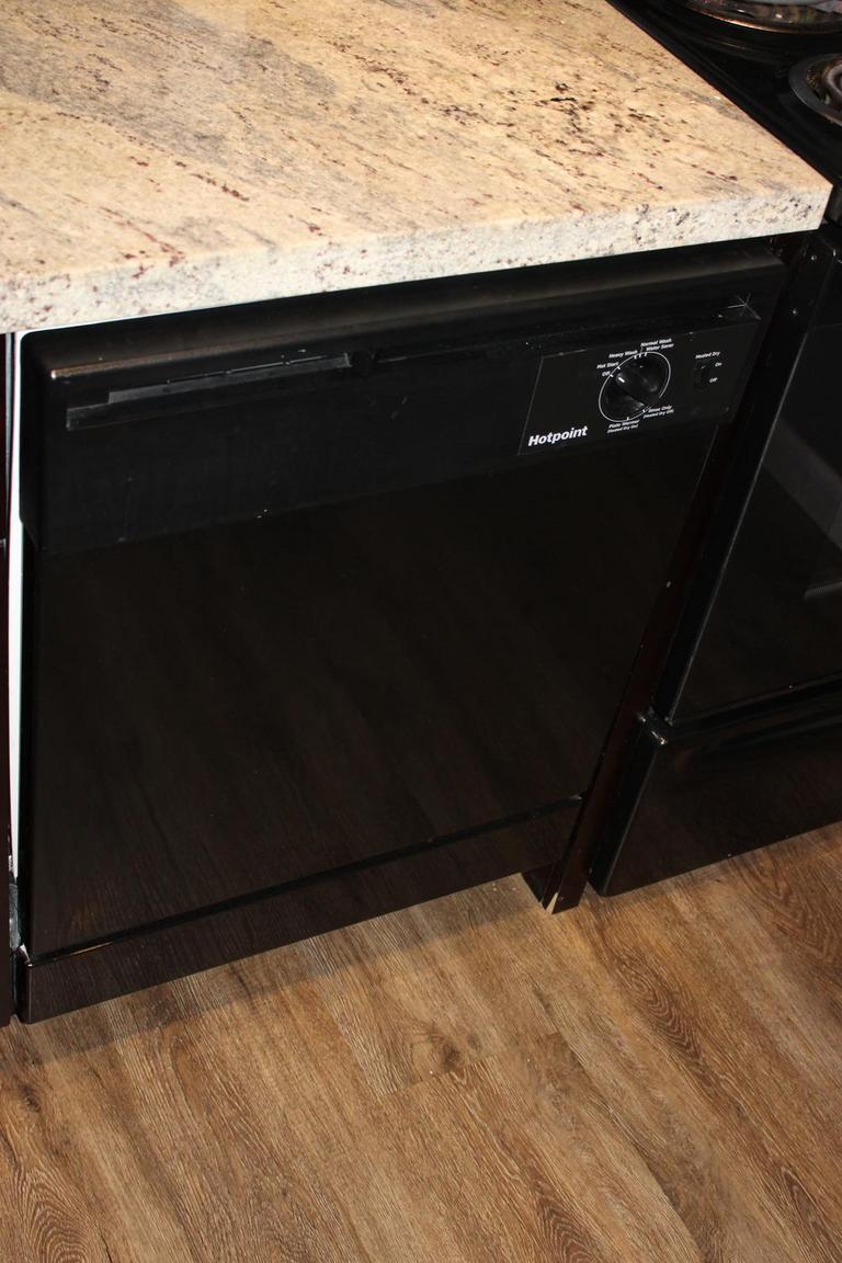 Auction Ohio GE Hotpoint Dishwasher