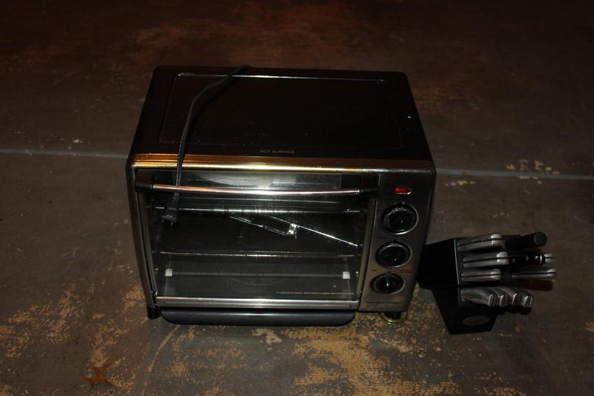 Auction Ohio Toaster Oven & Knife Set