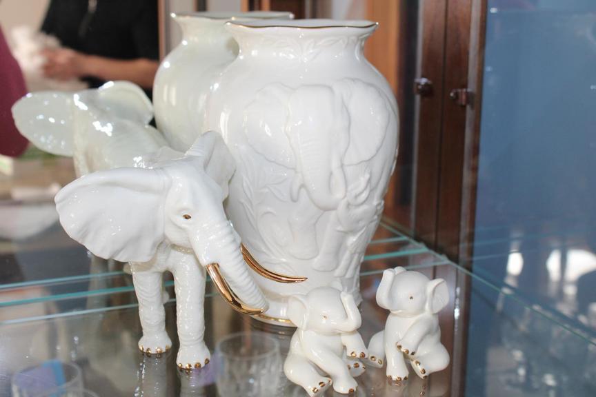 Auction Ohio Lenox China Elephants & Vase