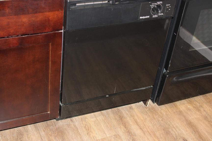 Auction Ohio GE Hotpoint Dishwasher