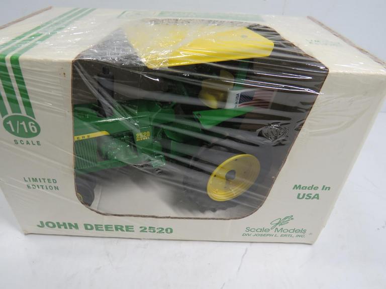 Auction Ohio John Deere 2520 Tractor
