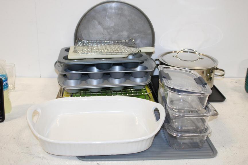 Auction Ohio Bakeware & Food Storage