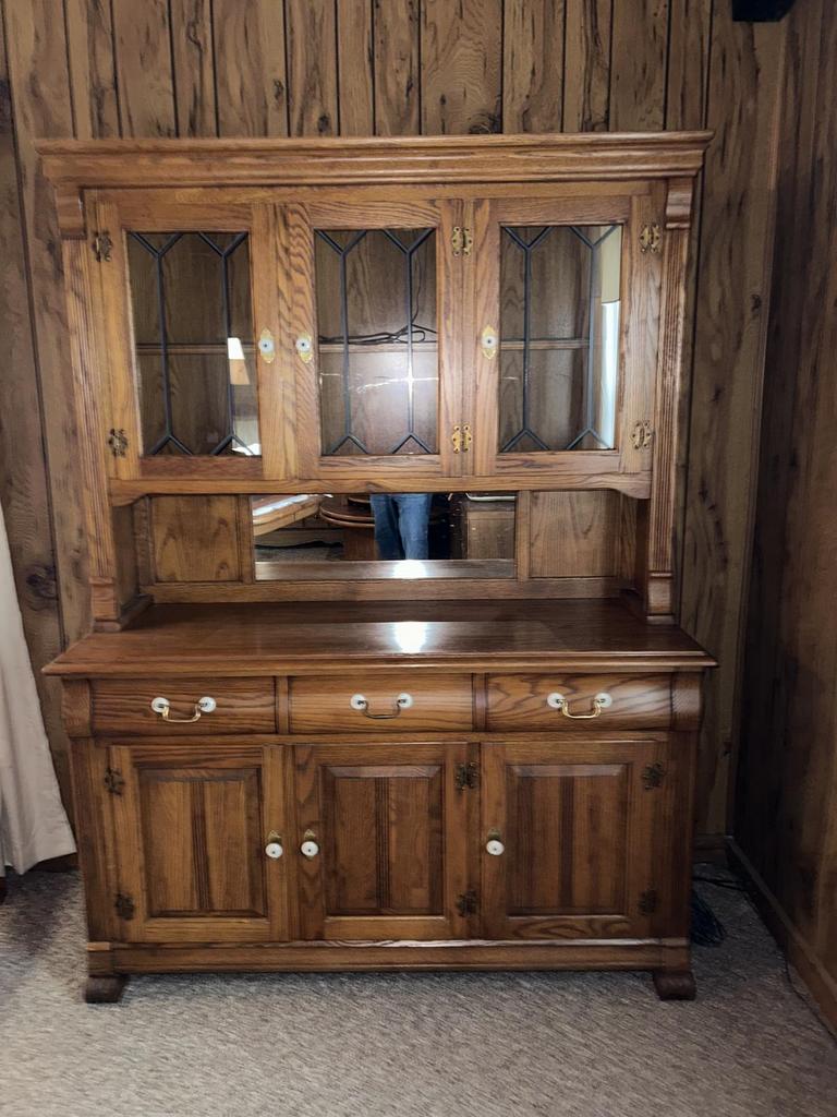 Auction Ohio Hutch