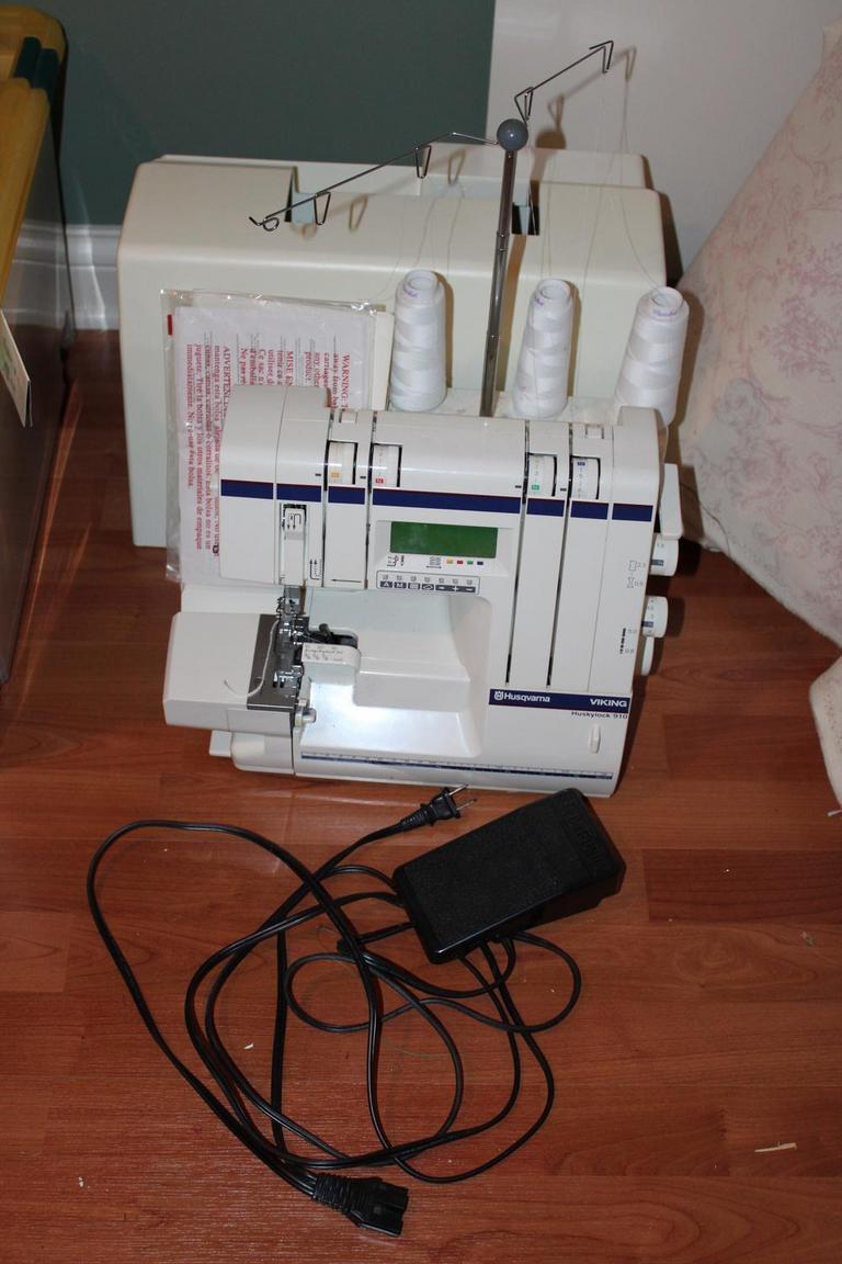 Auction Ohio Husqvarna Viking Serger