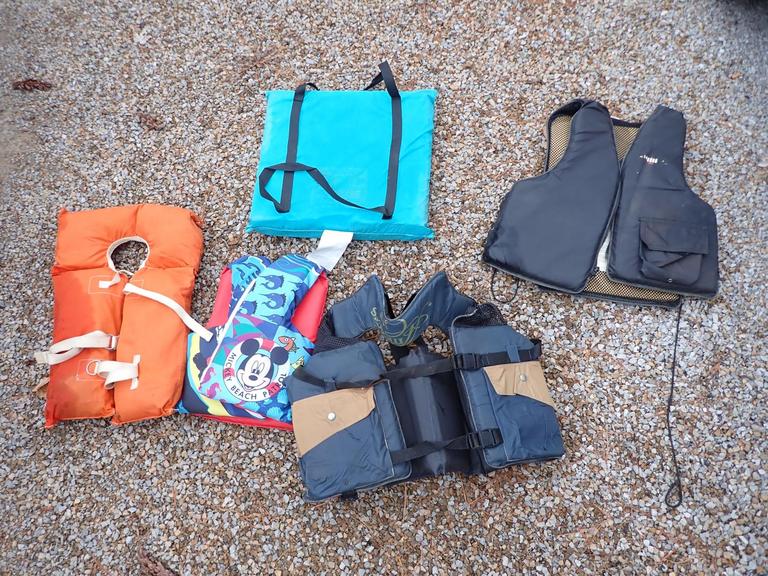 Auction Ohio Life preserver Vests