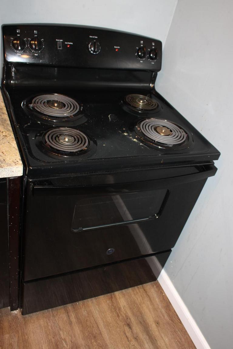 Auction Ohio GE Electric Stove