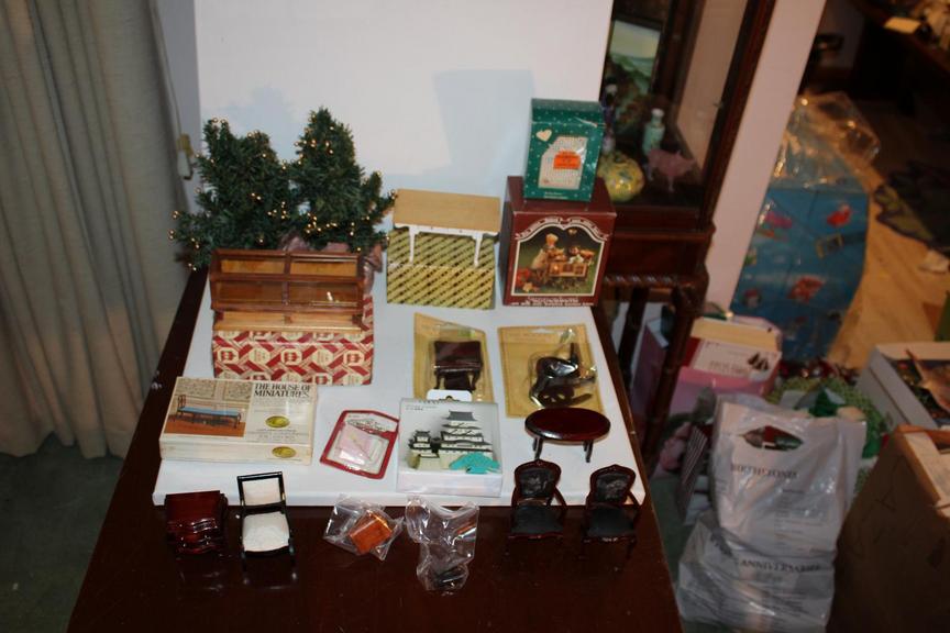 Auction Ohio Dollhouse Miniatures