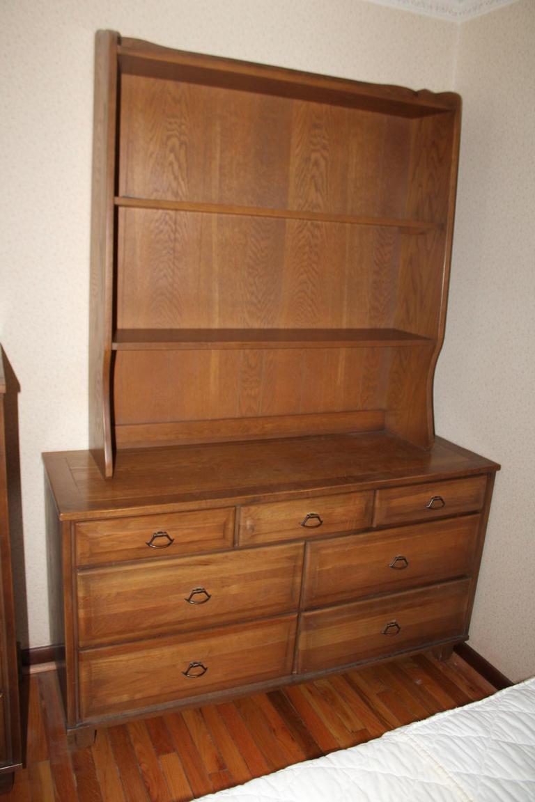 Auction Ohio Oak Dresser & Hutch Shelf