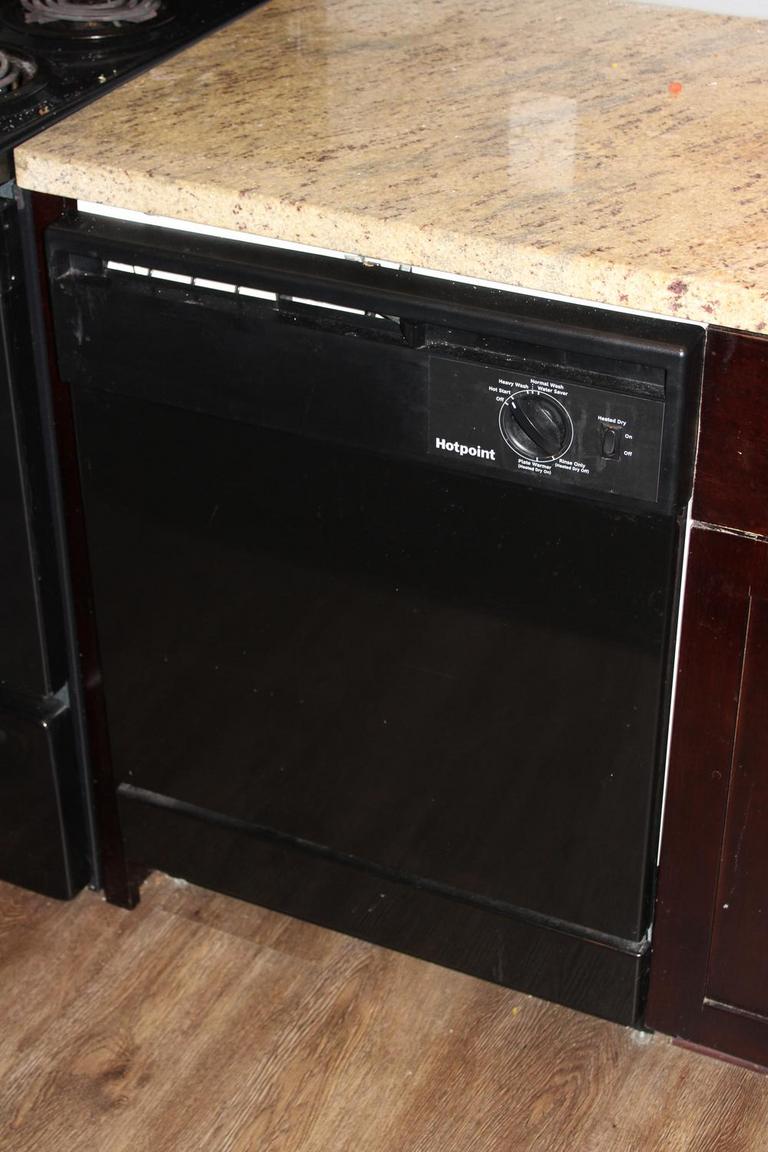 Auction Ohio GE Hotpoint Dishwasher