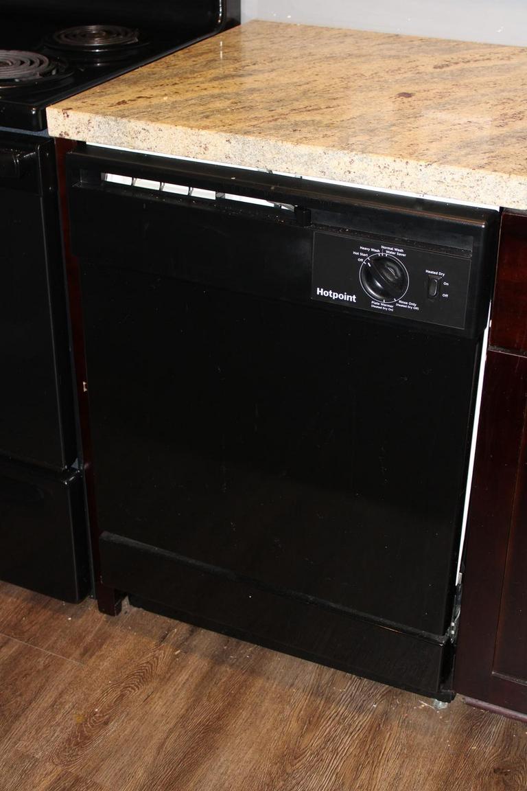 Auction Ohio GE Hotpoint Dishwasher