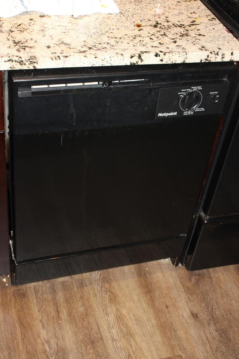 Auction Ohio GE Hotpoint Dishwasher