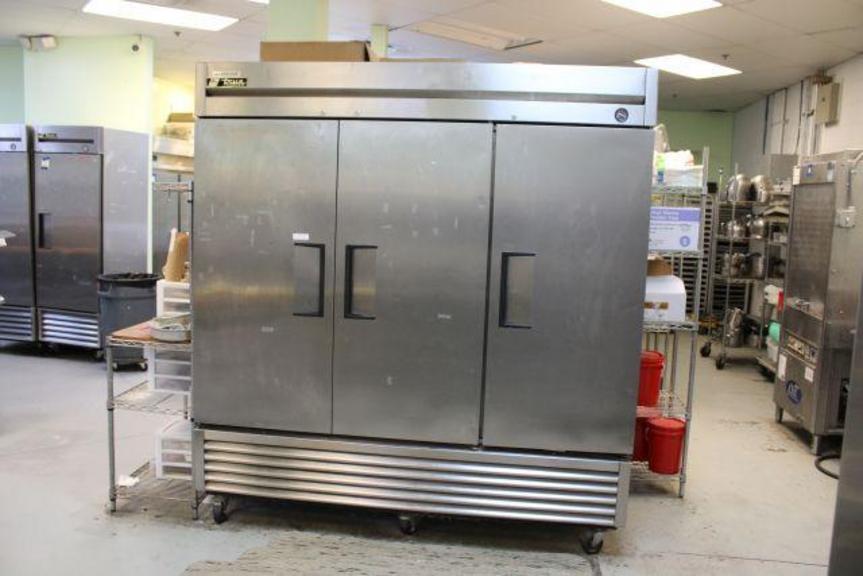 Auction Ohio True 3 Door Freezer
