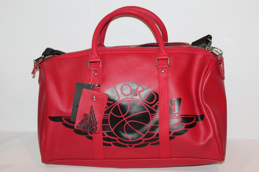 Auction Ohio Michael Jordan duffle bag