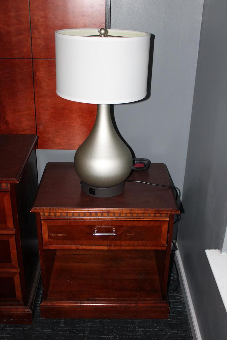 Auction Ohio Nightstand & Lamp