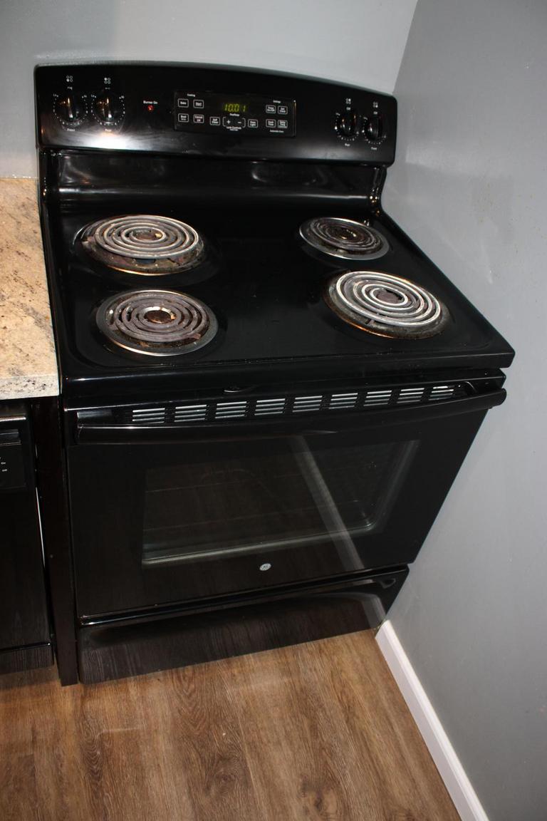Auction Ohio GE Electric Stove