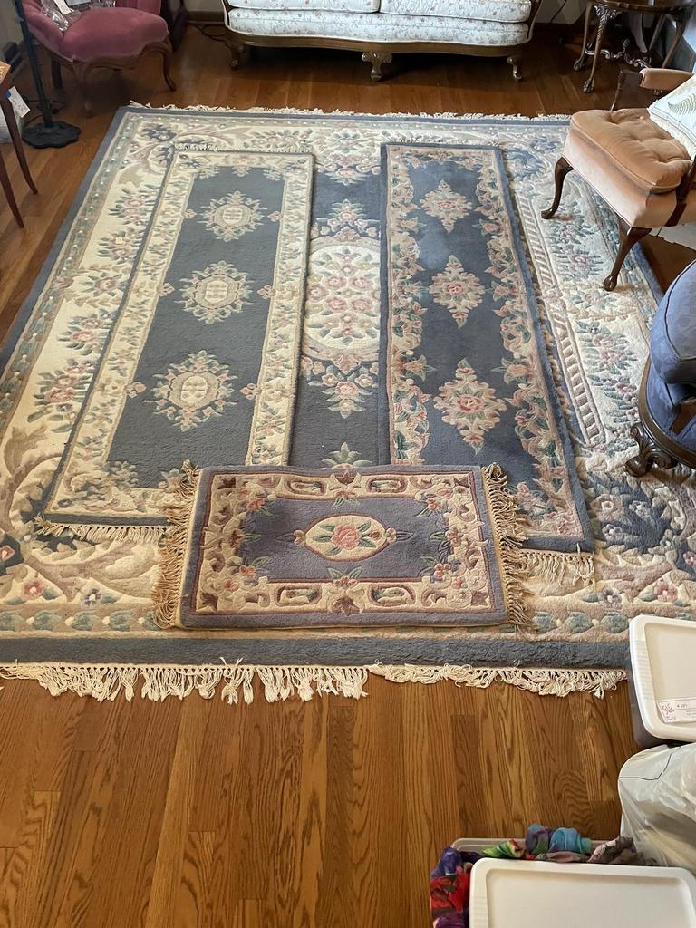 Auction Ohio Floral Rugs