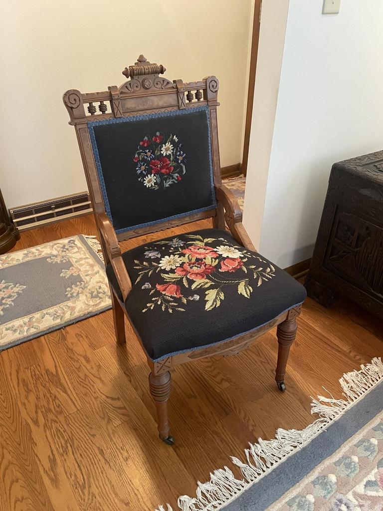 Auction Ohio Parlor Chair
