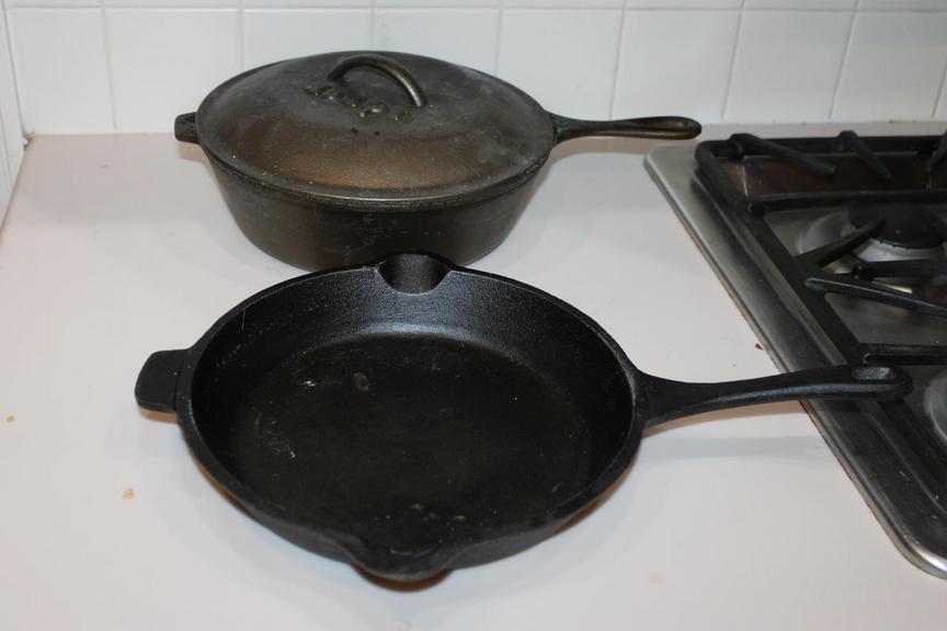 Auction Ohio Cast Iron Skillet & Pot