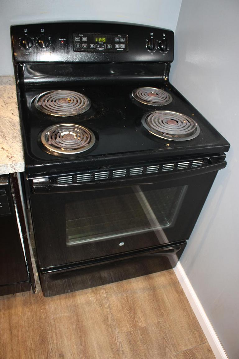 Auction Ohio GE Electric Stove