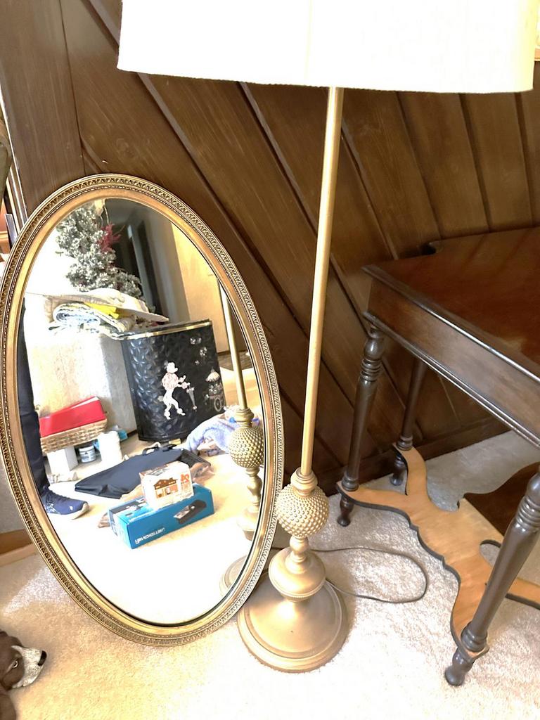 Auction Ohio Vtg mirror, floor lamp