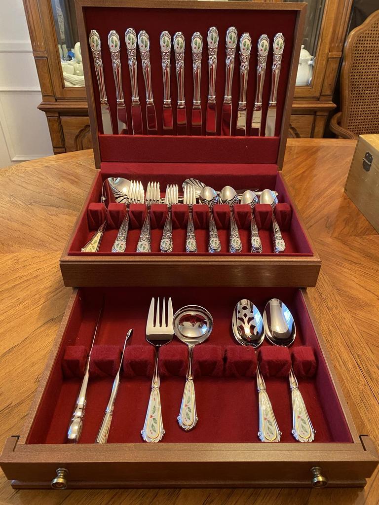 Auction Ohio Lenox Holiday Flatware