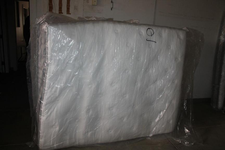 Auction Ohio Vibe Queen Mattress