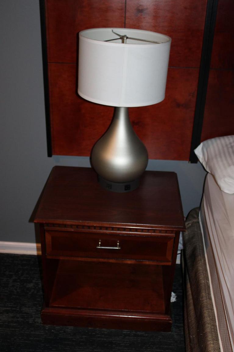 Auction Ohio Nightstand & Lamp