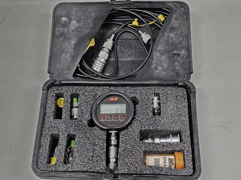 Auction Ohio JLG Digital Pressure Gauge