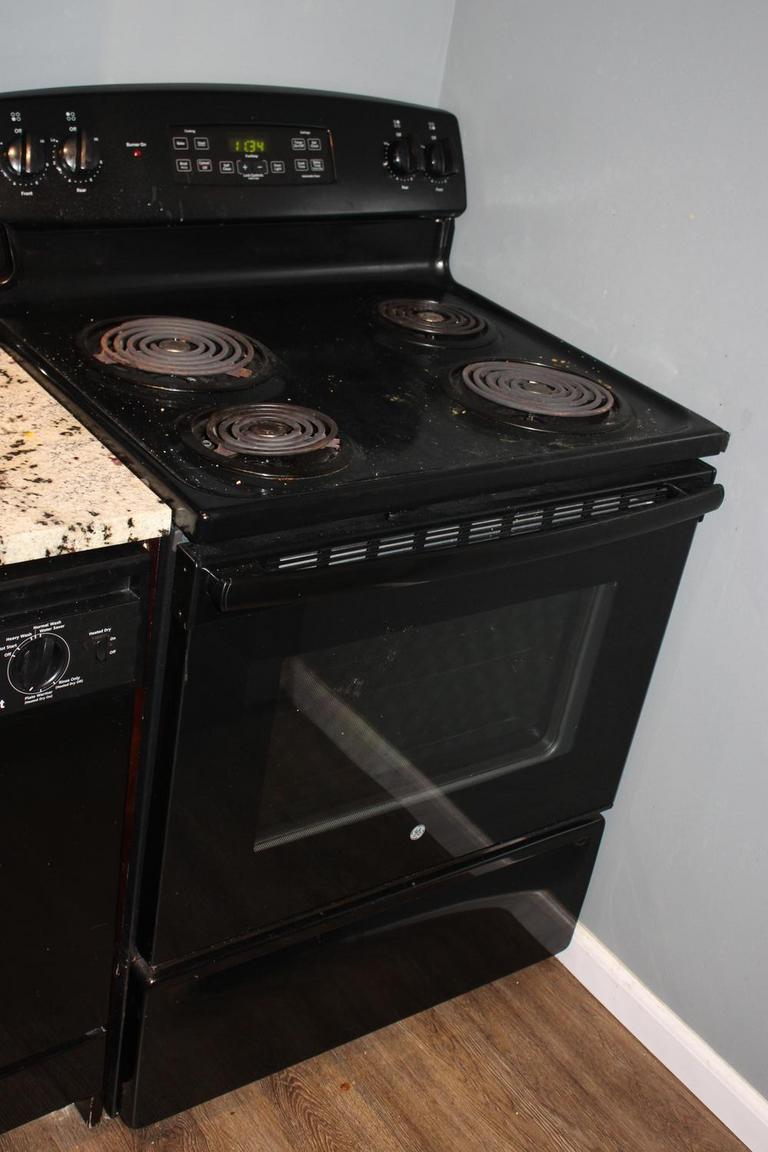 Auction Ohio GE Electric Stove