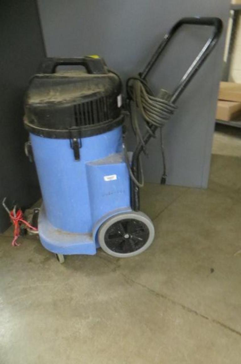 Auction Ohio Numatic Industrial Wet/Dry Vac