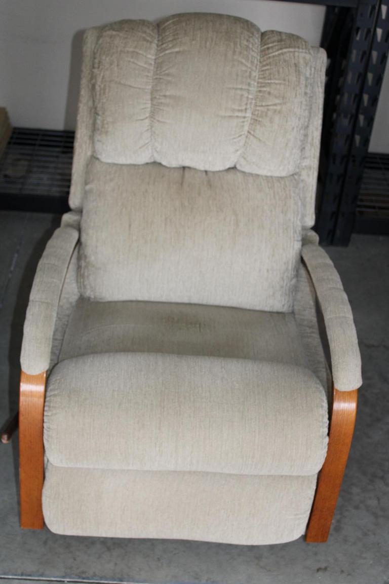 Auction Ohio Tan La Z Boy Recliner