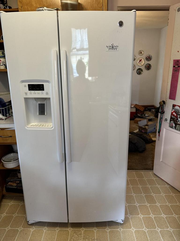 Auction Ohio GE side by side refrigerator