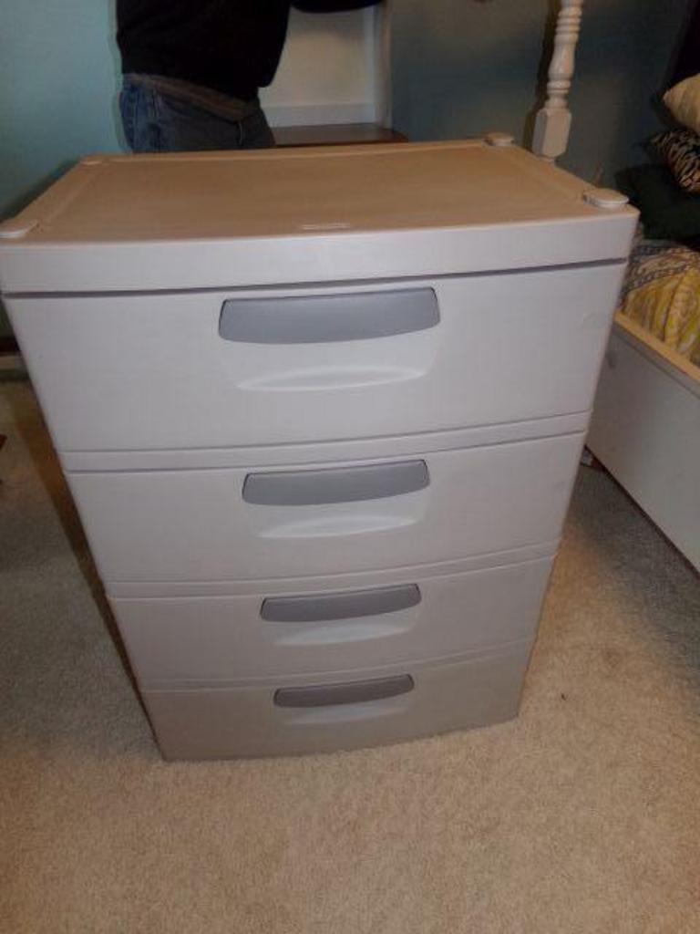 Auction Ohio Plastic Dresser