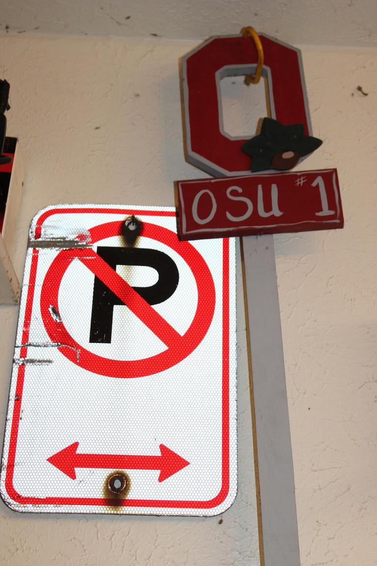 Auction Ohio No Parking & OSU Sign