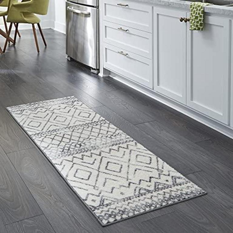 MAPLES 2'X6' RUG