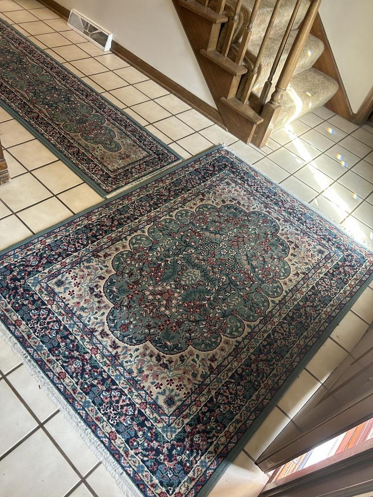 Auction Ohio Area Rug & Runner