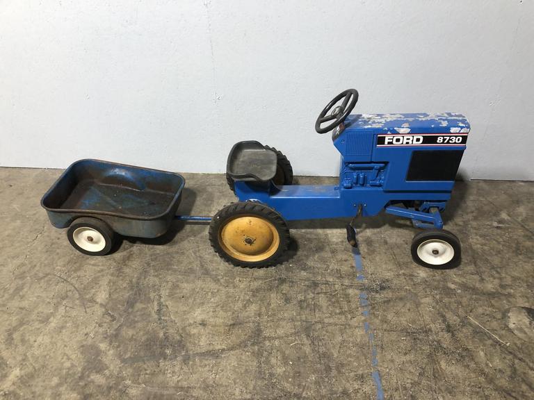 Ford tractor best sale toy ride on